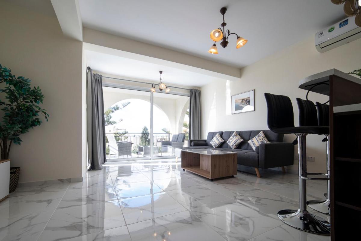 Modern 2 bedroom, sea view apartment. - Housity