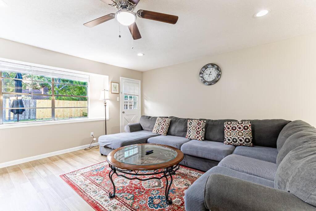 Entire Home with King Suite near NASA Kemah Beach - Housity