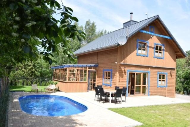 Przystanek Jeziorna 49 - Housity