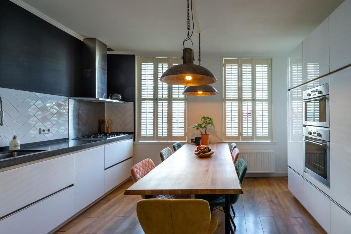 Unieke stadswoning met jacuzzi en sauna max 8 pers - Housity