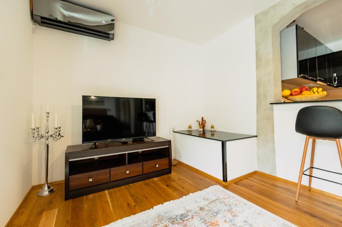 Laz Palace - Housity