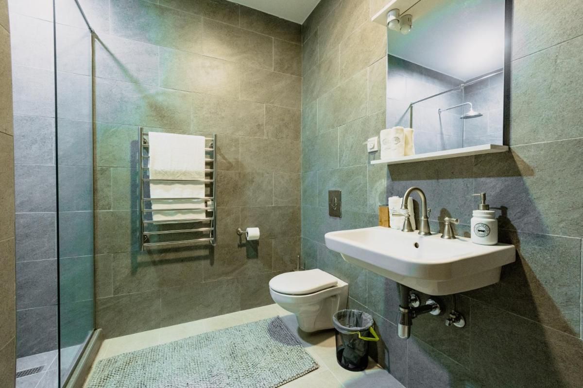 Laz Palace - Housity
