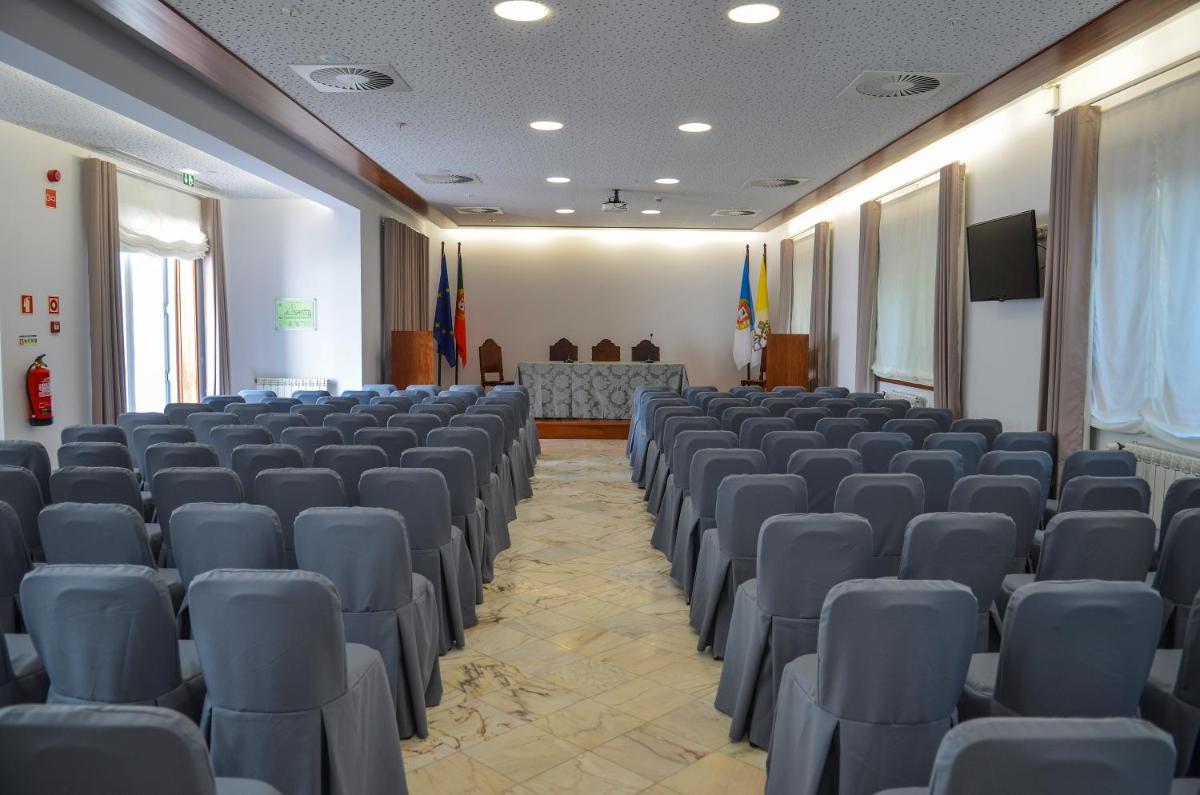 A área empresarial e/ ou a sala de conferências de Hotel São Bento da Porta Aberta & Spa