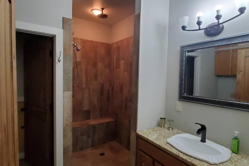 Suitetrails - Spacious 4BR villa w/ private pool and tennis