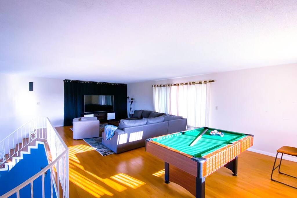 Private Hilltop Villa w/Pool, Office & Fiber WiFi - Housity