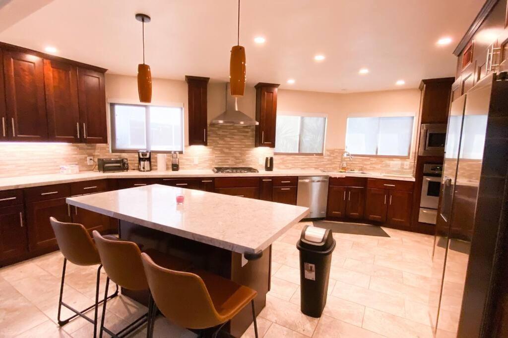 Private Hilltop Villa w/Pool, Office & Fiber WiFi - Housity