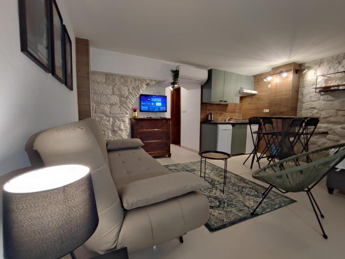 Carol Rooms - Housity