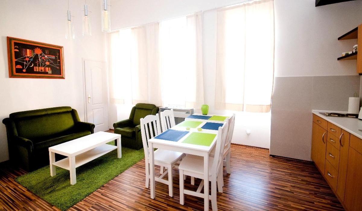 CentrÁlom Apartman - Housity