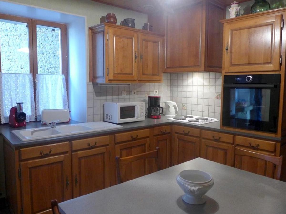 Charmant Gîte Rénové avec Cour Close, 2 Chambres, à Aubepierre-sur-Aube - FR-1-611-52 - Housity