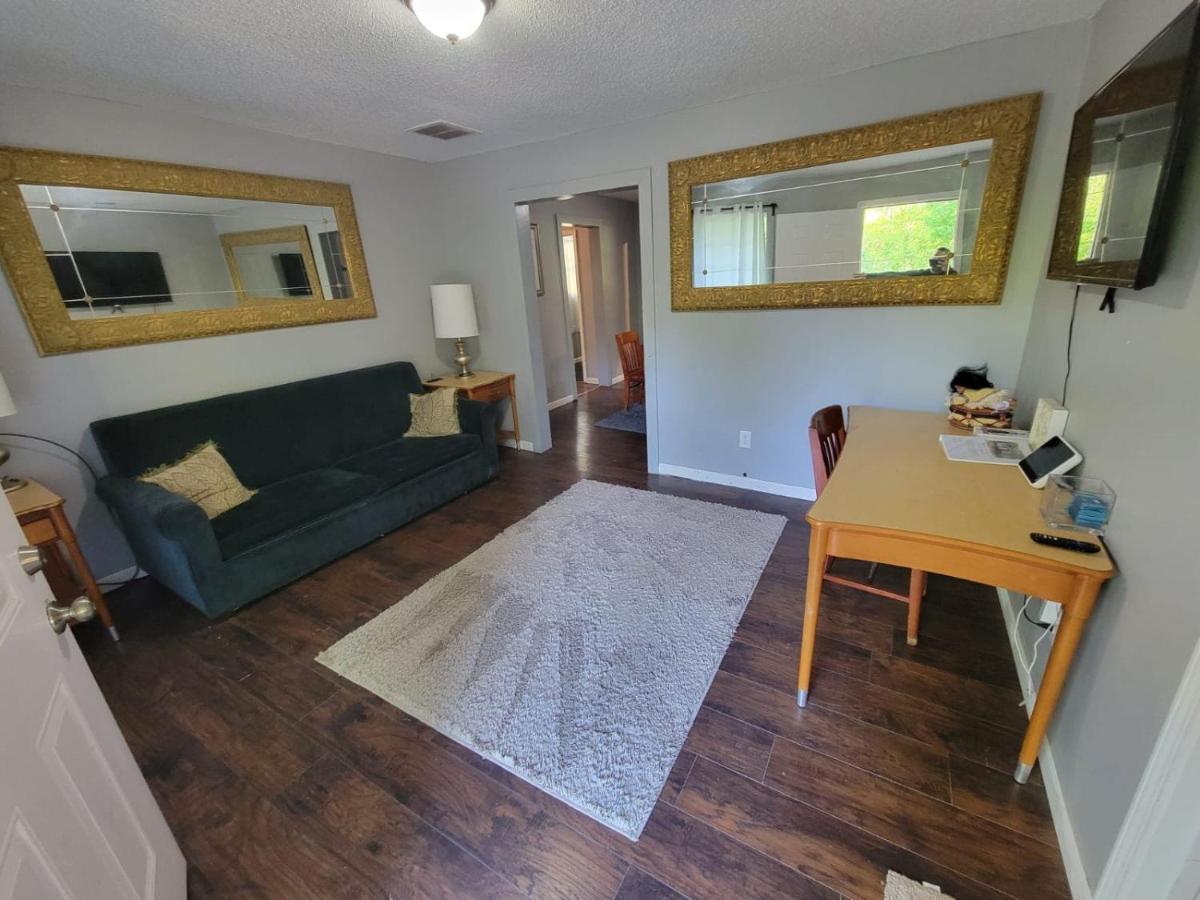 Cabin Like Home on 1.5 Acres , Sleeps Up to 14 - Housity