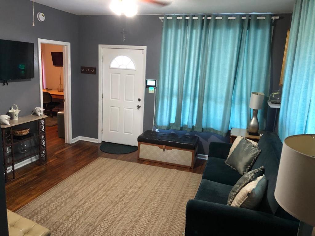 Cabin Like Home on 1.5 Acres , Sleeps Up to 14 - Housity