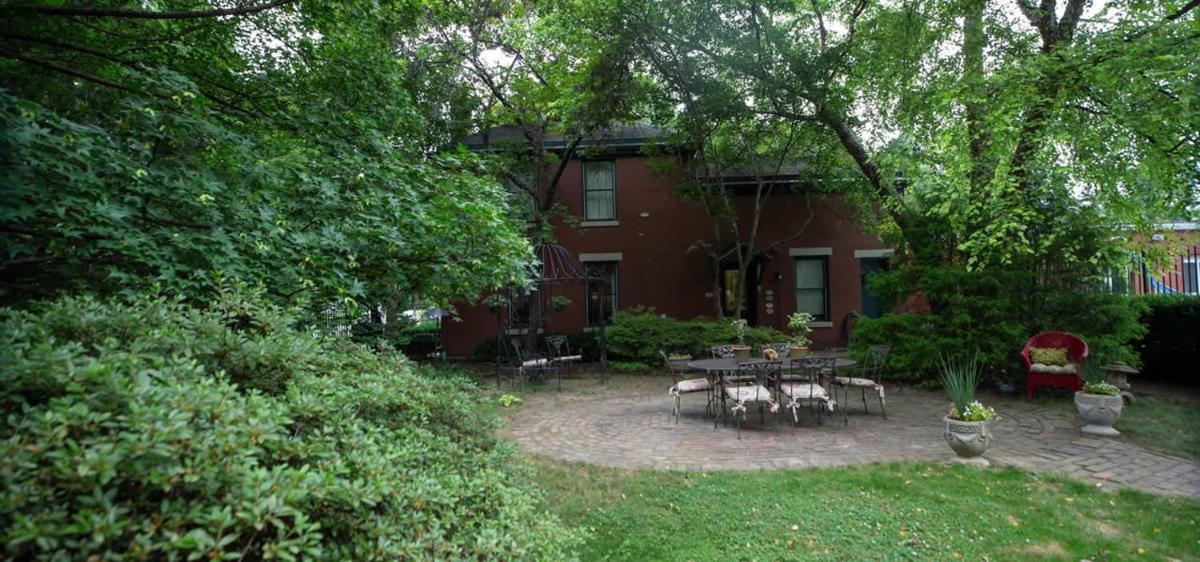 Louisville Bourbon Inn - Housity