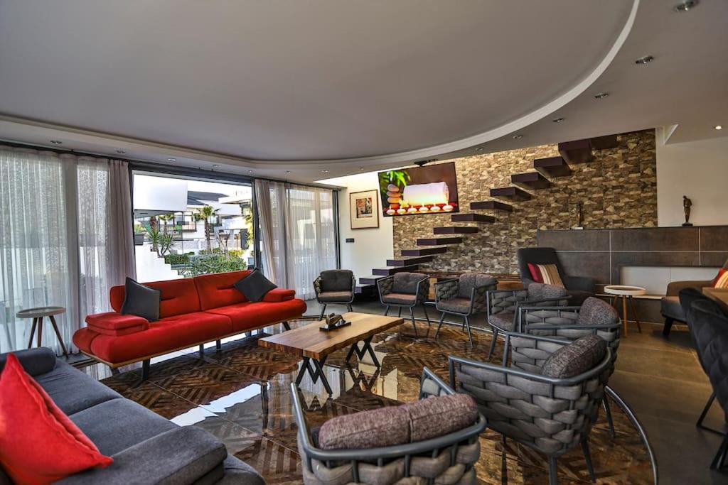Suitetrails - Villa Ayuda Luxury 3 Bed Spa Retreat