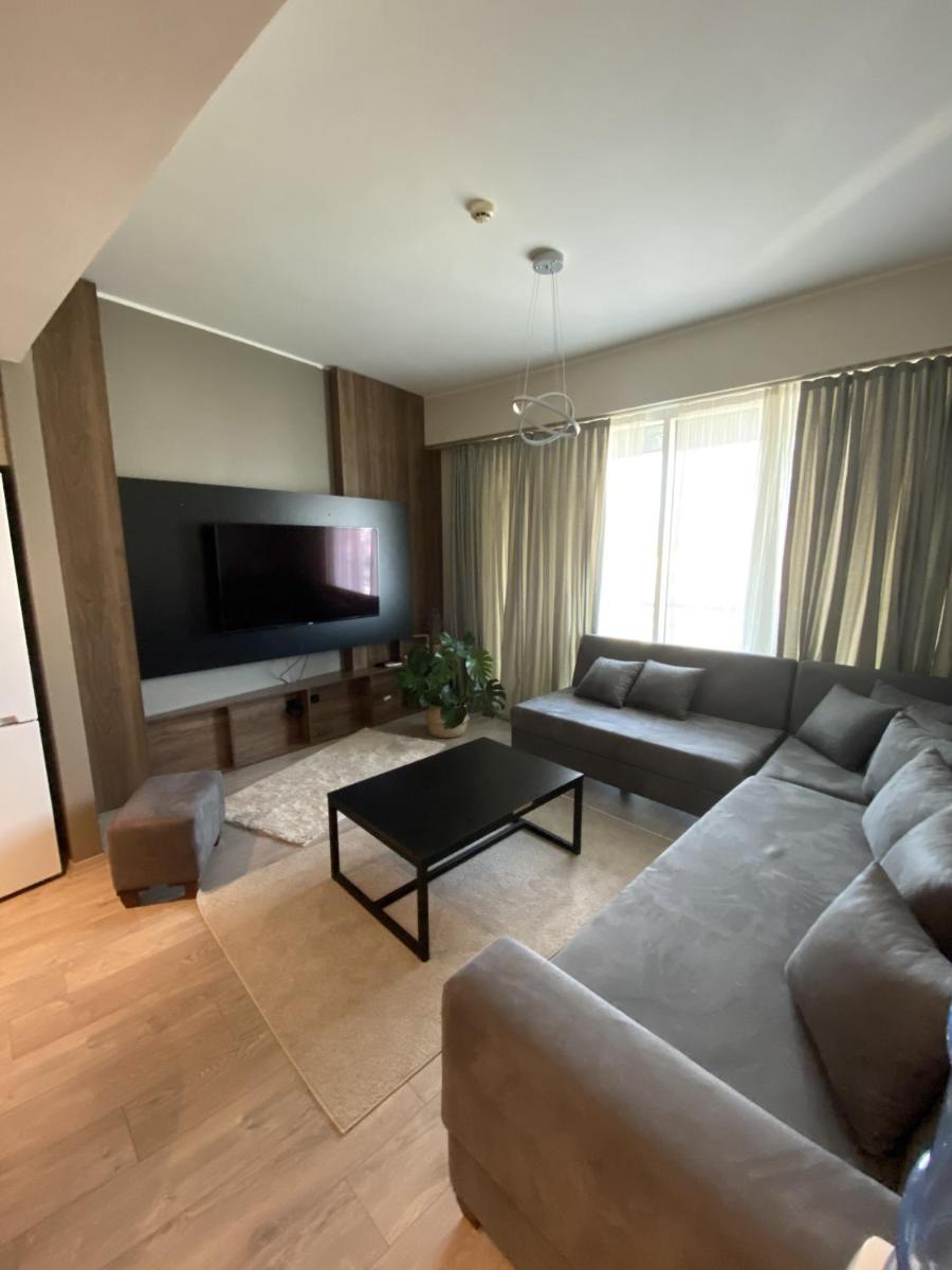 Modern 1-bedroom Apartment with Terrace near MaIl of Istanbul - Batisehir 305 - Housity