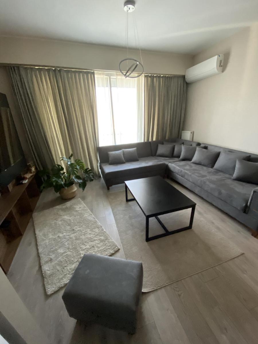 Modern 1-bedroom Apartment with Terrace near MaIl of Istanbul - Batisehir 305 - Housity