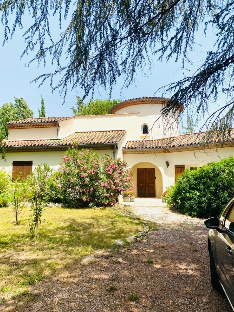 Villa Cosy & Confort dans un Écrin de Verdure - Housity