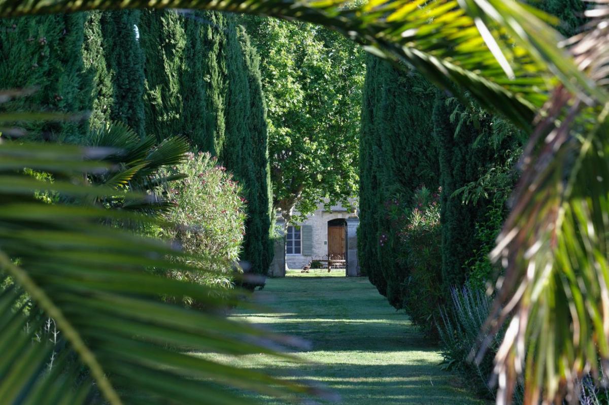 Jardin de l'établissement HOTEL et APPARTEMENTS DOMAINE DES CLOS - Teritoria