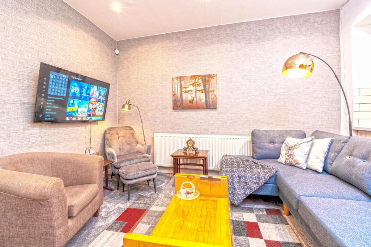 Spacious 5 Bed House, perfect for groups, great location - Housity
