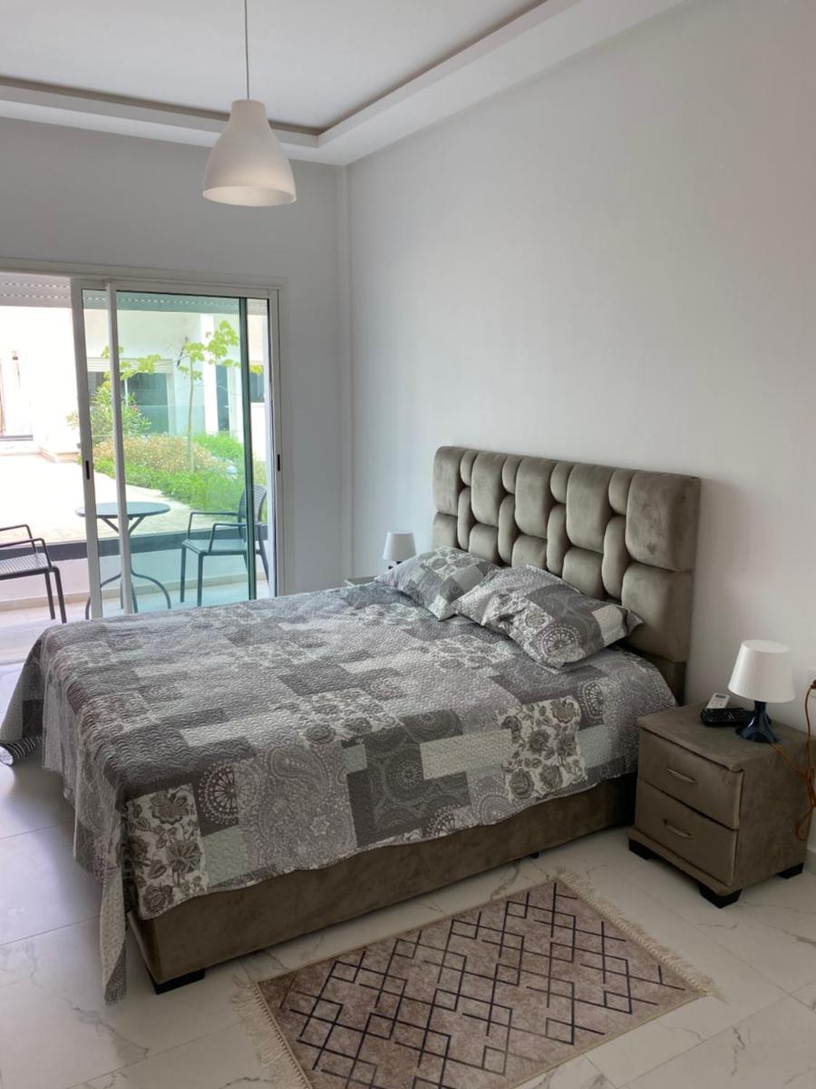 Lovely 4-bedroom condo with pool - Hizvo