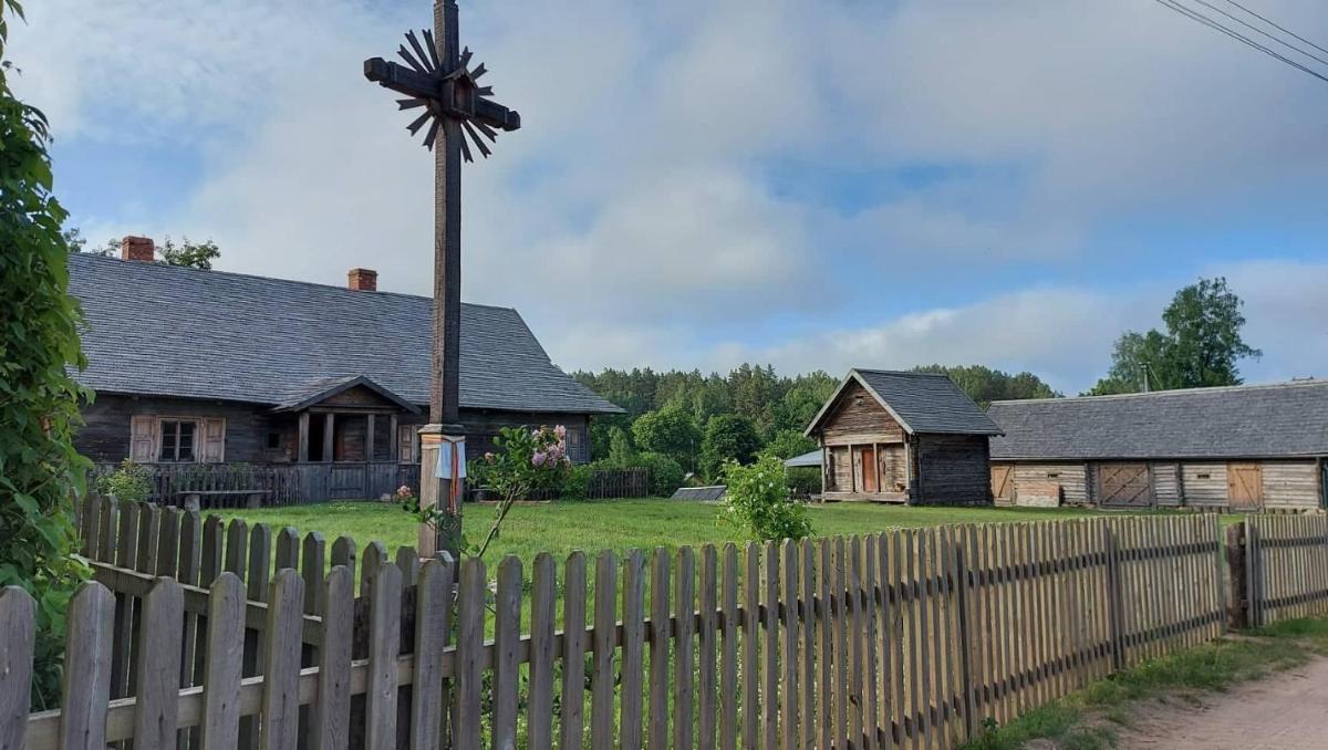 Zervynų pirkia - Housity