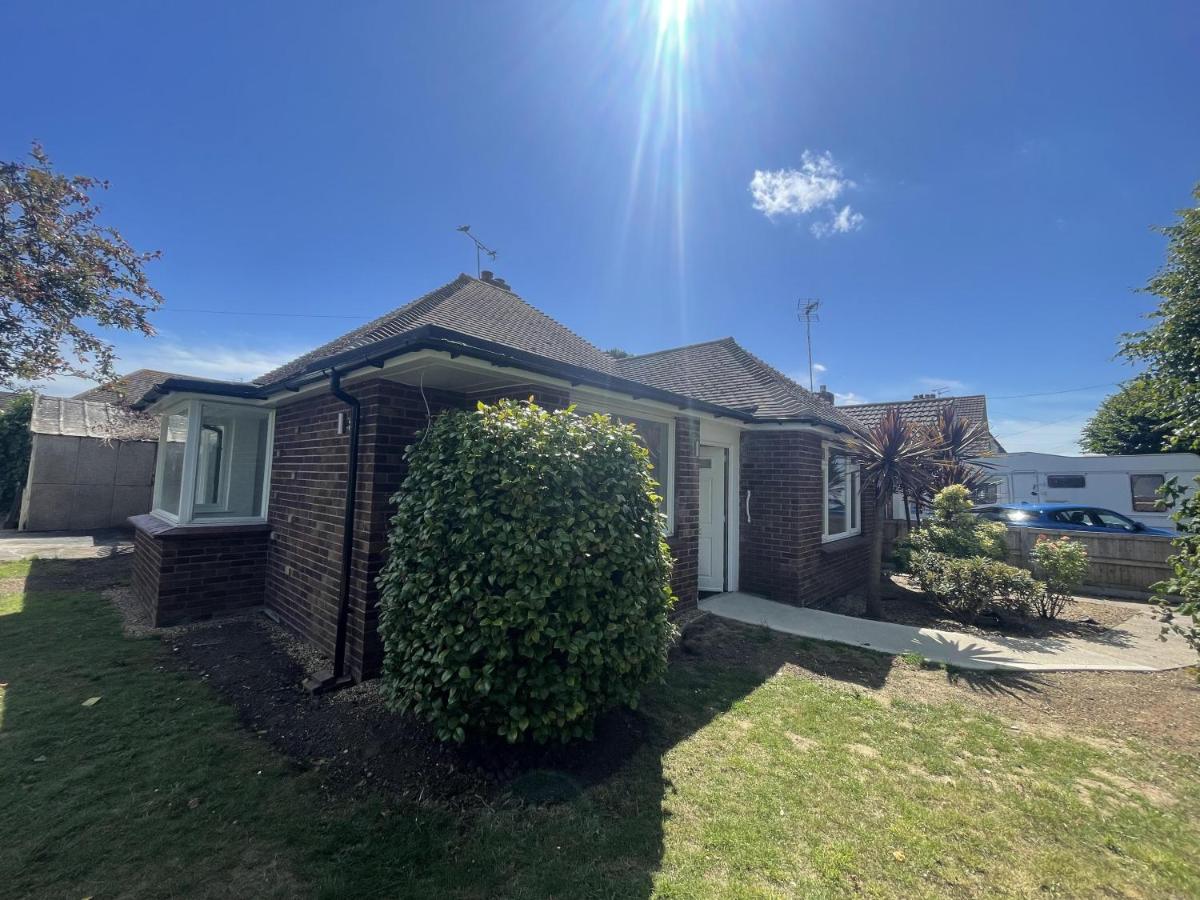 Gerrard Grove is Lovely 2-Bed Bungalow in Clacton - Housity