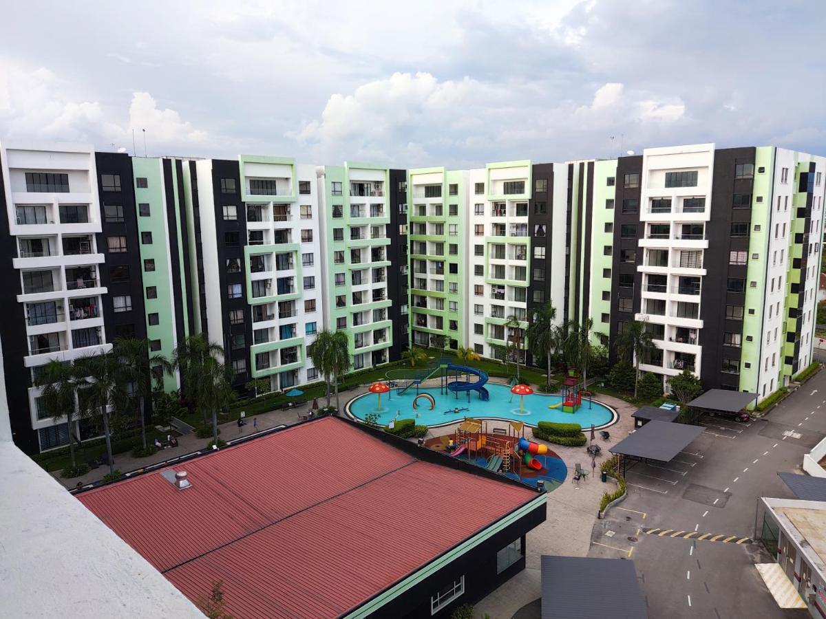 Suitetrails - Manhattan Condo 8-11pax (2min to Aeon & Lotus)