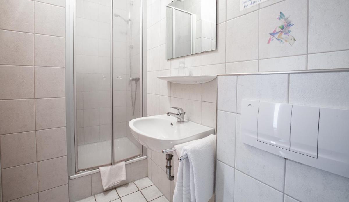 Hotel Schwung - Housity