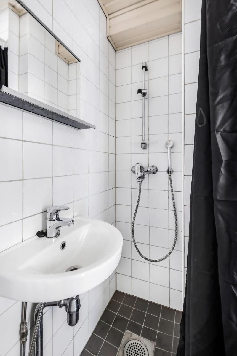 WeHost Compact Travellers HQ with Super Location @Vilhonvuorenkuja 6 - Housity