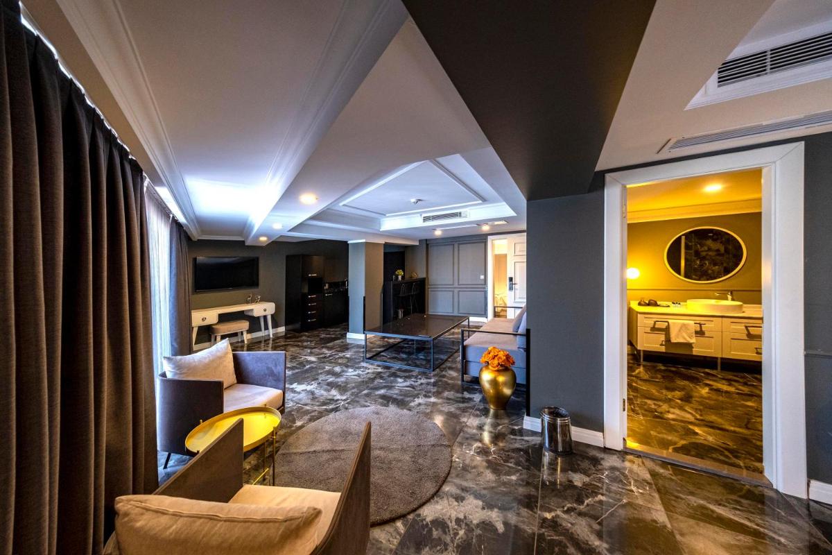 Suitetrails - B LOFT HOTEL