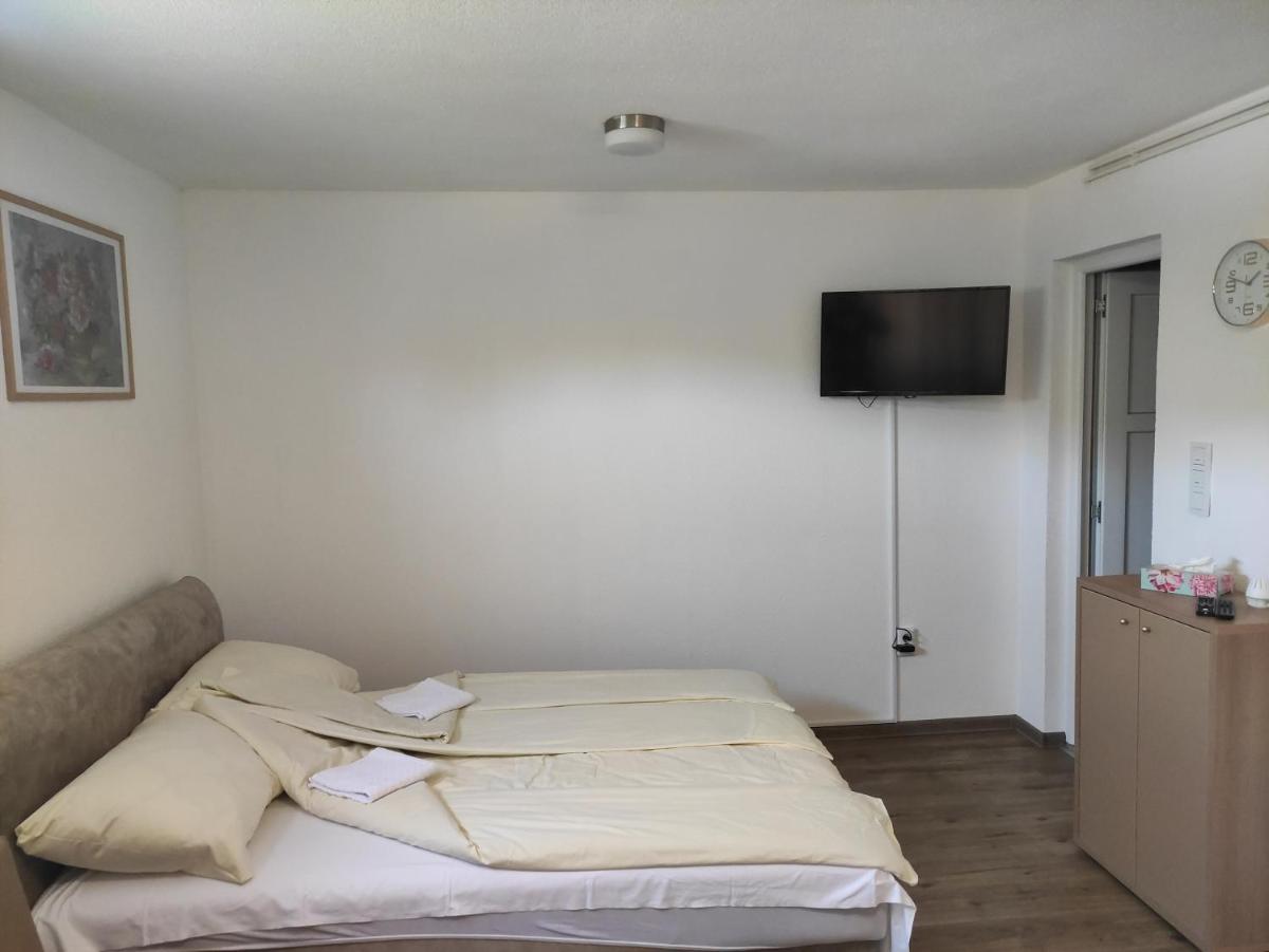 Dream Home Studio Apartments - Housity