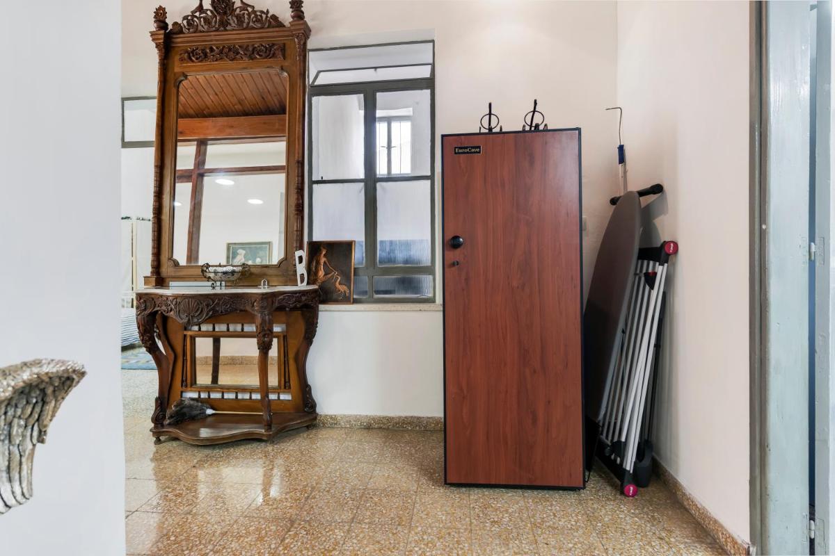 To Hani - Large Traditional House - Housity