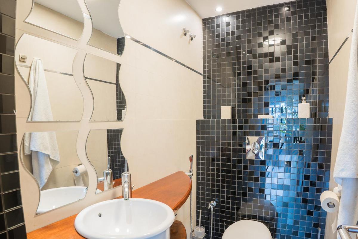 Suitetrails - Street Level Apartment. Swimming Pool, Wifi,