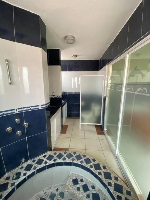 Villa delfines, suite, alberca y 4 habitaciones - Housity