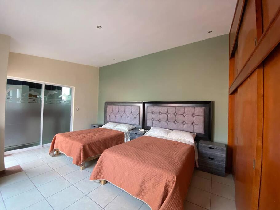 Villa delfines, suite, alberca y 4 habitaciones - Housity
