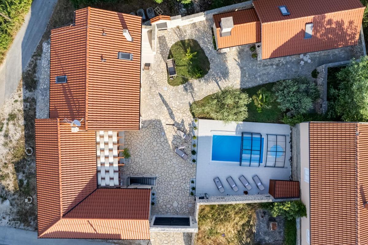 Stone House - Housity