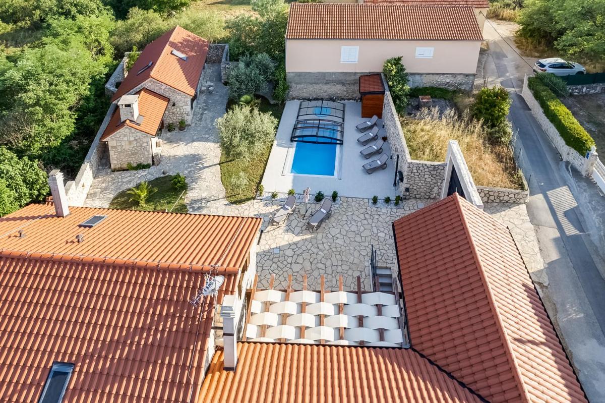Stone House - Housity