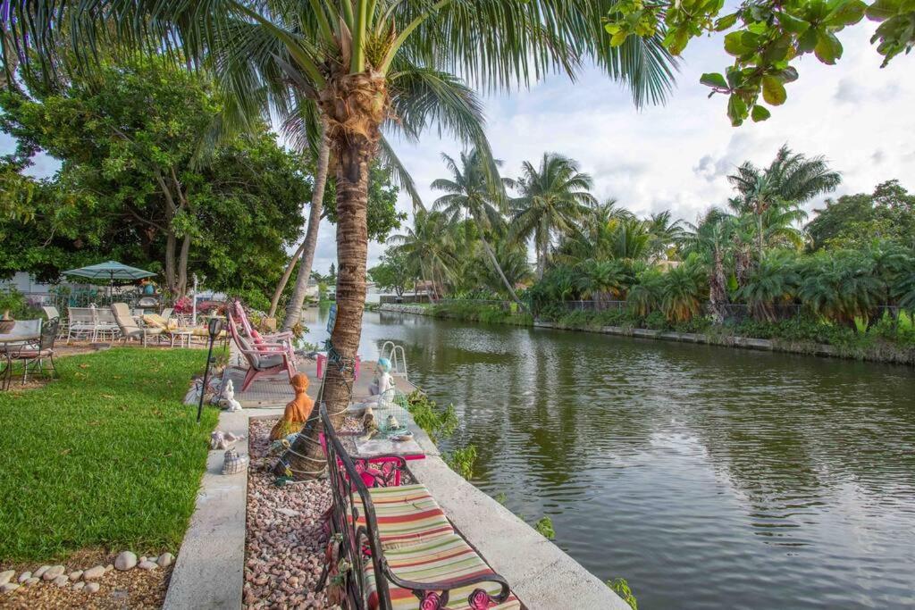 Pool King Sweet Karma on Water Best Location Beaches,Restaurants,Hard Rock Casino - Housity