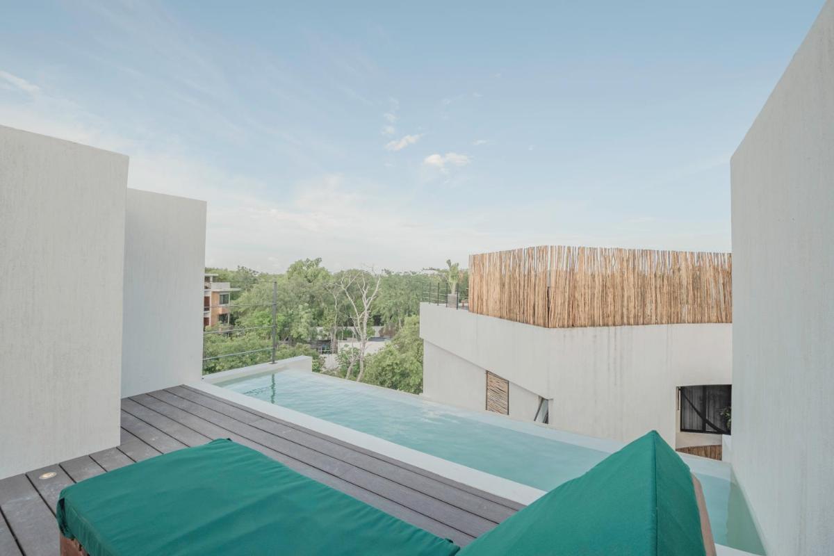 Suitetrails - Romantic & Double-Floor Studio In Tulum Private Terrace, Rooftop Pool, Lounge Area & Sunbeds