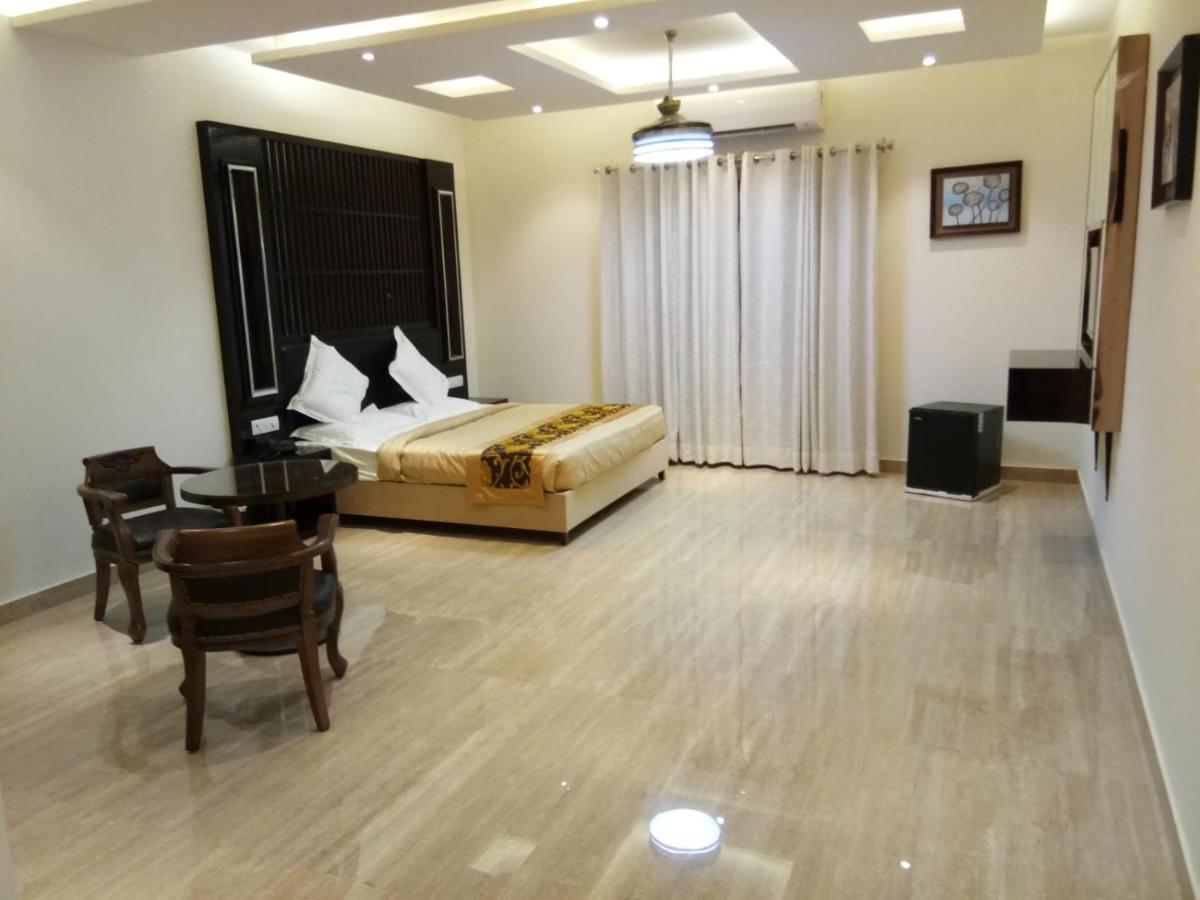HOTEL NEW ANAND PALACE - Housity