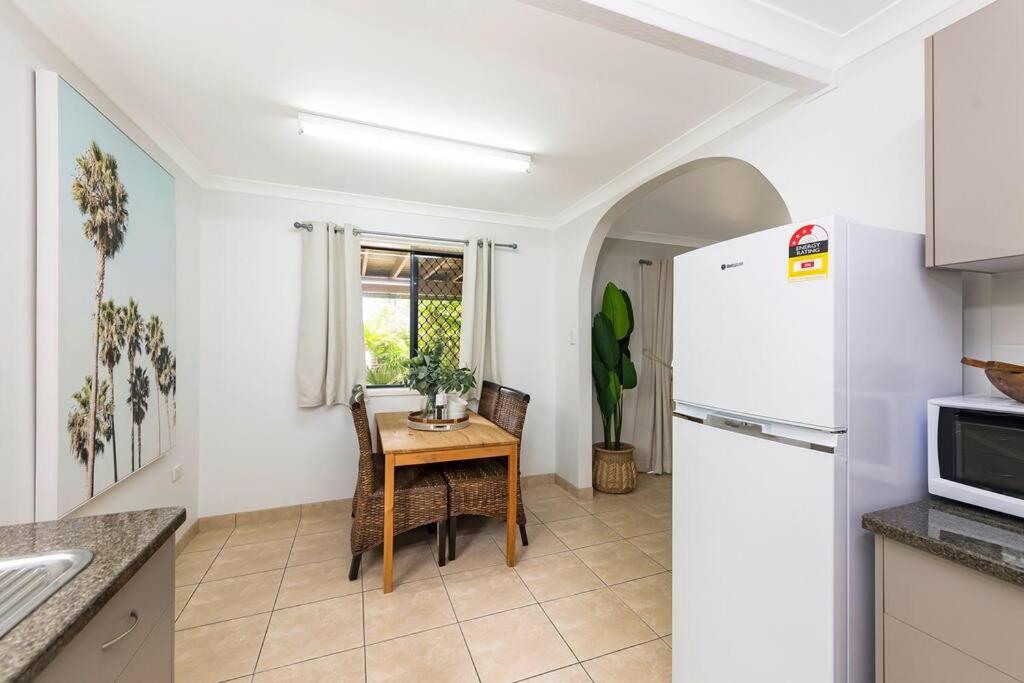 Bargara beachfront Unit - dog friendly - Housity