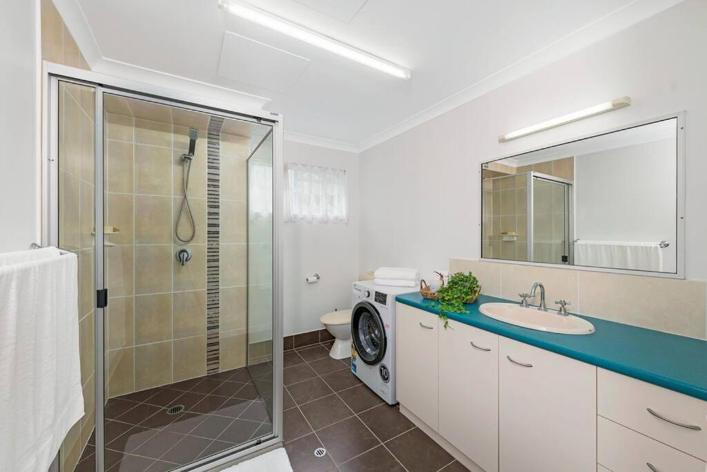 Bargara beachfront Unit - dog friendly - Housity