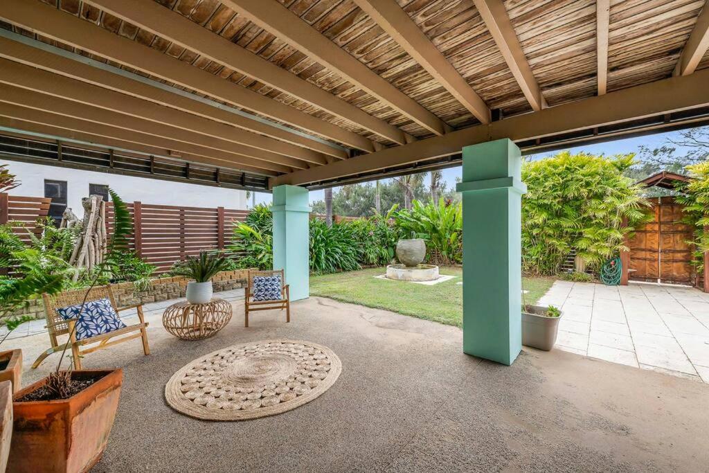 Bargara beachfront Unit - dog friendly - Housity