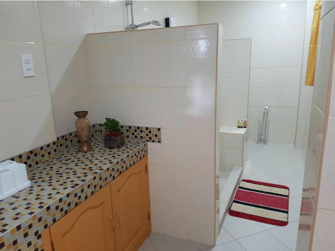 Seaview Hill Apartelle - Housity