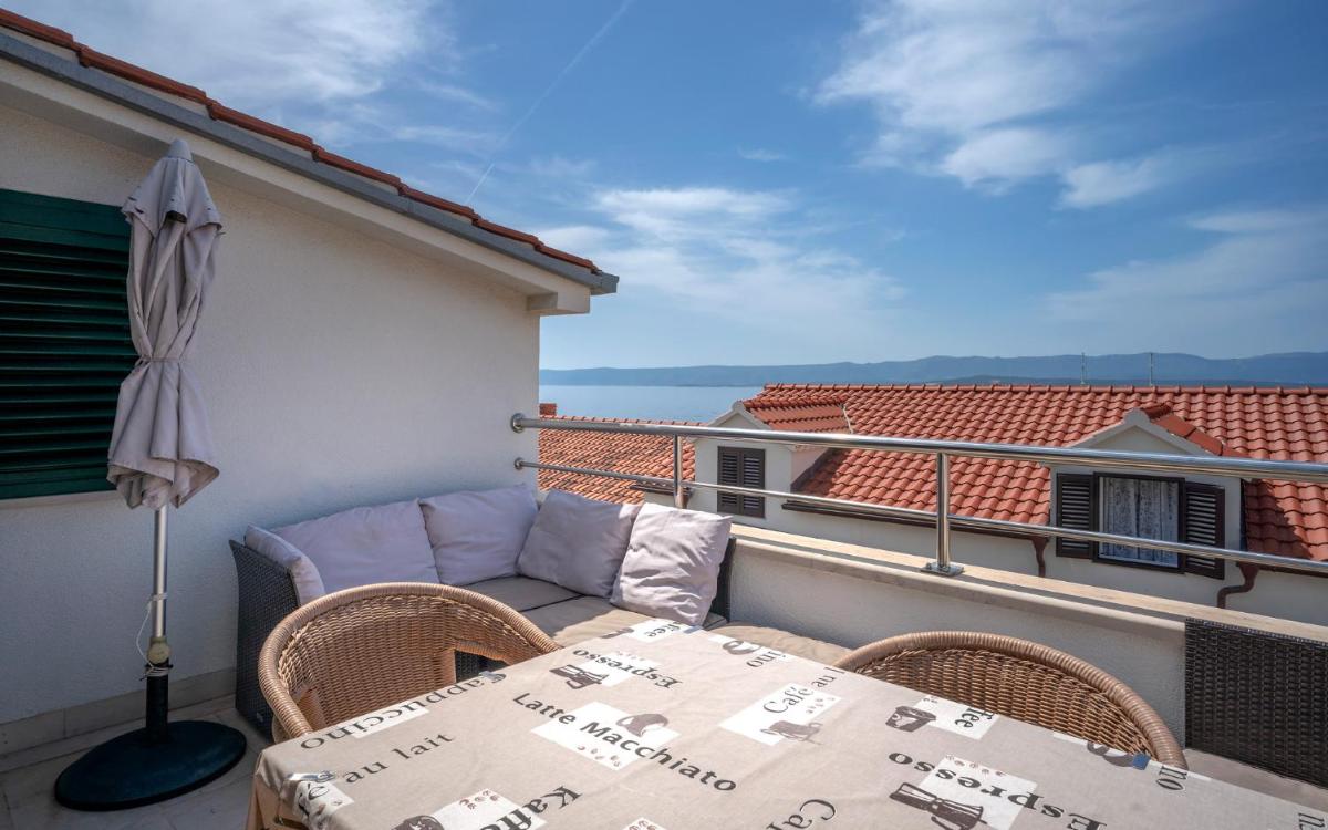 The midpoint apartments Bol - Housity