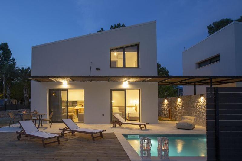 SEASCAPE VILLAS VASSILIKI - Beachfront villas - Housity
