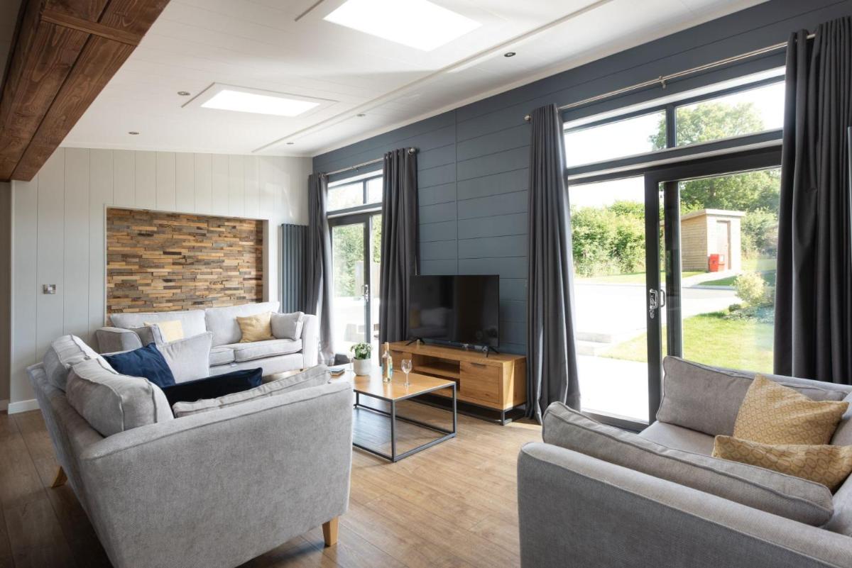 Primrose Lodge, 25 Roadford Lake Lodges - Housity