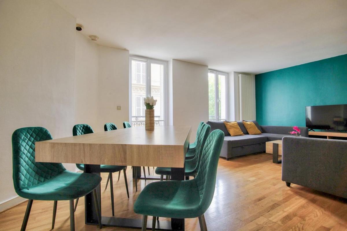 2 Bedrooms Tour Eiffel Breteuil - Housity