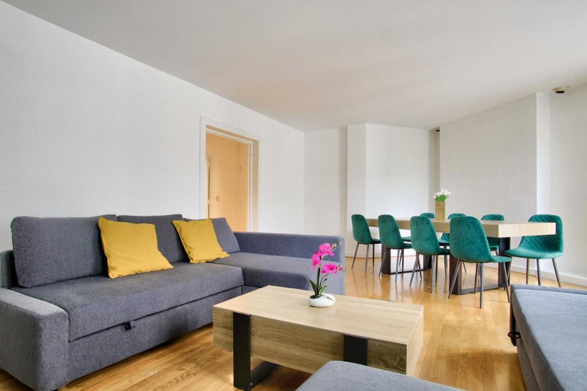2 Bedrooms Tour Eiffel Breteuil - Housity
