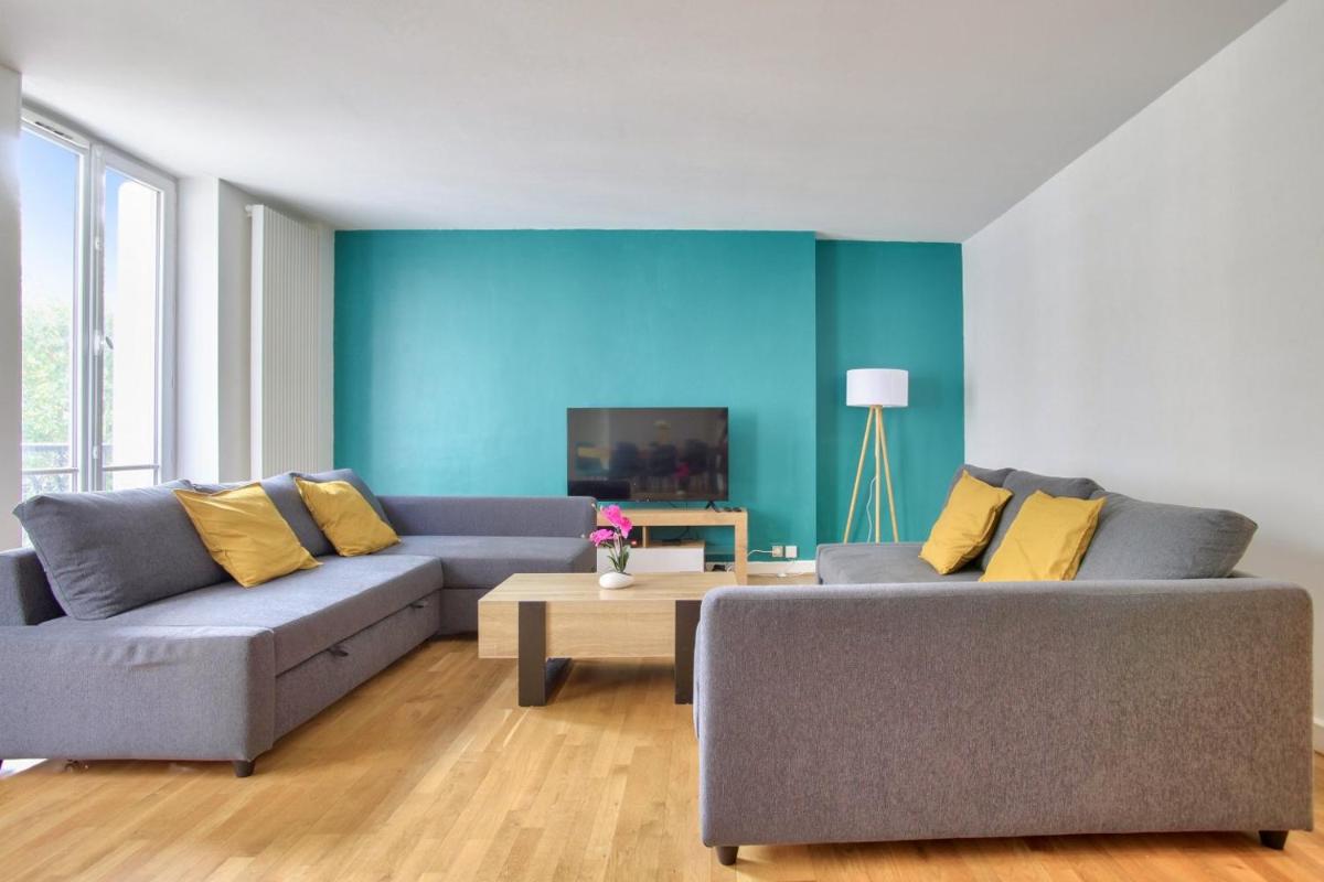 2 Bedrooms Tour Eiffel Breteuil - Housity