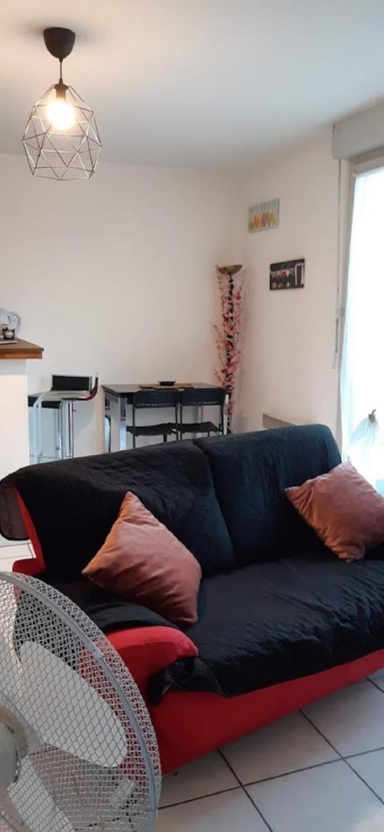 Appartement climatisé T1 bis métro à 200 m - Housity
